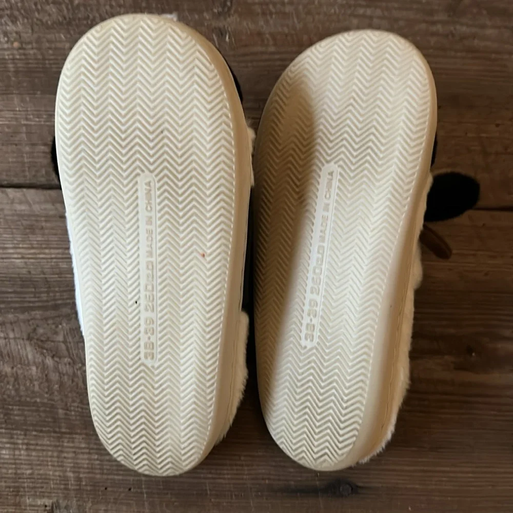 Adorable Cow-Themed Slipper, size 7-8 women - Picture 5 of 5